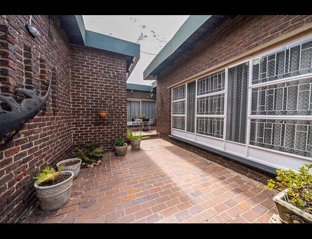 4 BEDROOM FREESTANDING FOR SALE IN FARRARMERE